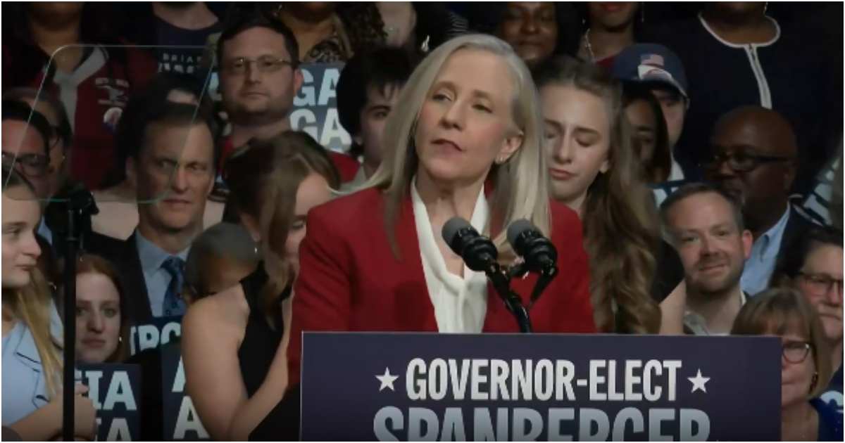 ভার্জিনিয়ার গভর্নর নির্বাচনে জয়ী ডেমোক্র্যাটিক পার্টির প্রার্থী অ্যাবিগেইল স্প্যানবার্গার। ছবি: রয়টার্স